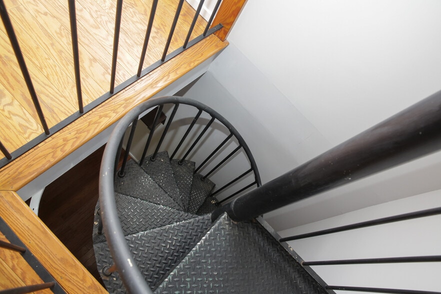 Building Photo - 23 Compton St