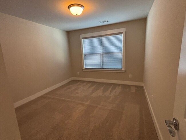 Building Photo - Stunning 5 Bed/4 Bath Home - Water View - ...