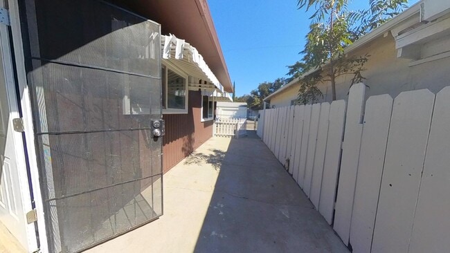 Building Photo - 3535 N San Joaquin St