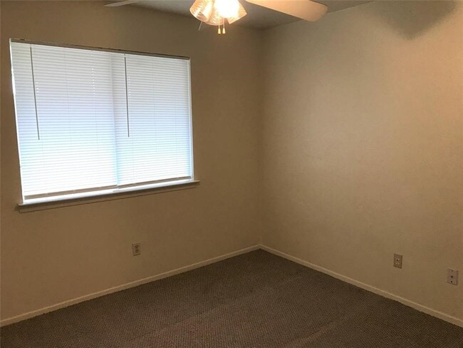 Building Photo - 3847 Westmeadow Dr