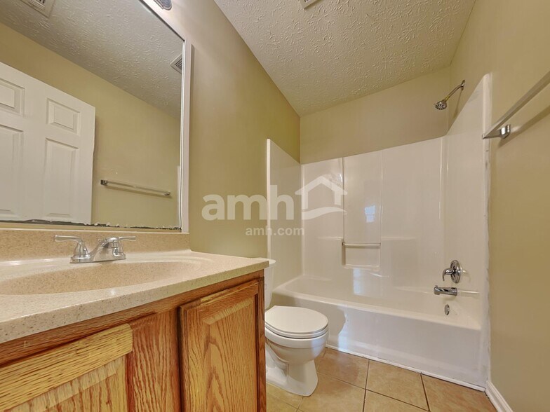 Building Photo - 450 Crested View Dr