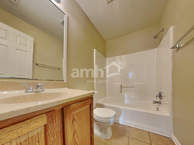 Building Photo - 450 Crested View Dr