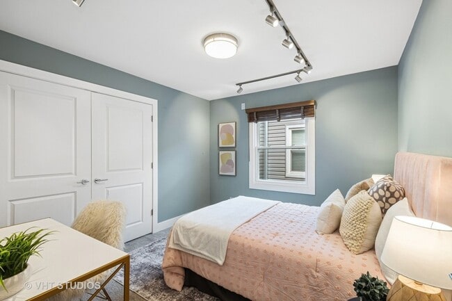 Building Photo - 3125 S Giles Ave