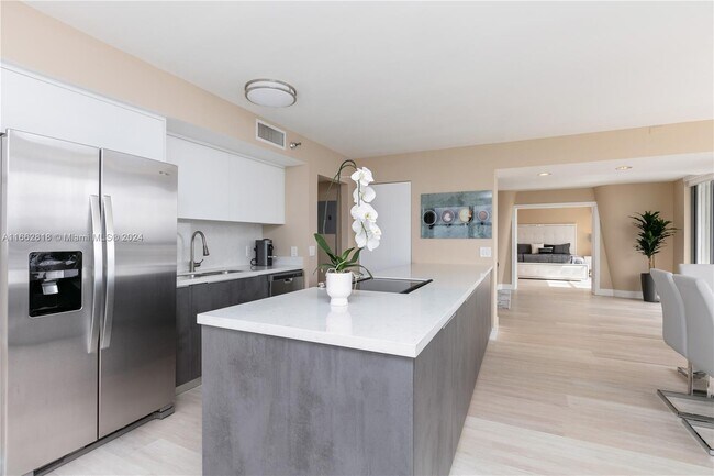 Building Photo - 3500 Mystic Pointe Dr