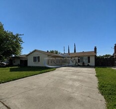 Building Photo - Cute 3 bedroom, 2 bath house