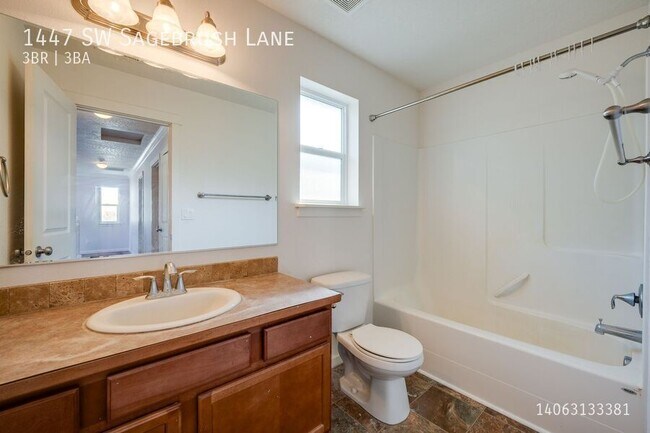 Building Photo - 1447 SW Sagebrush Ln