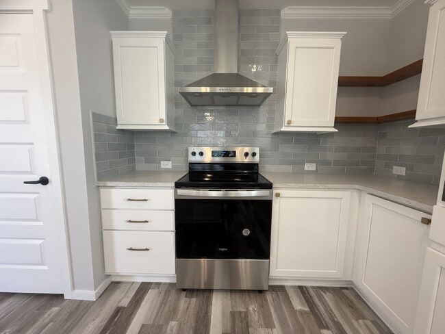 Building Photo - 5715 Camelford Dr