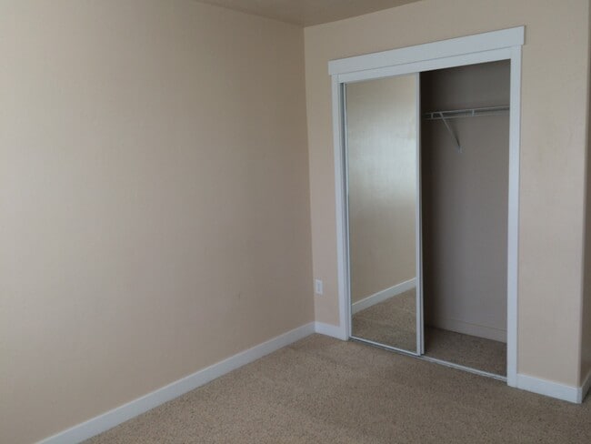 Building Photo - Luxury 3 Bedroom Townhome Available Now!!