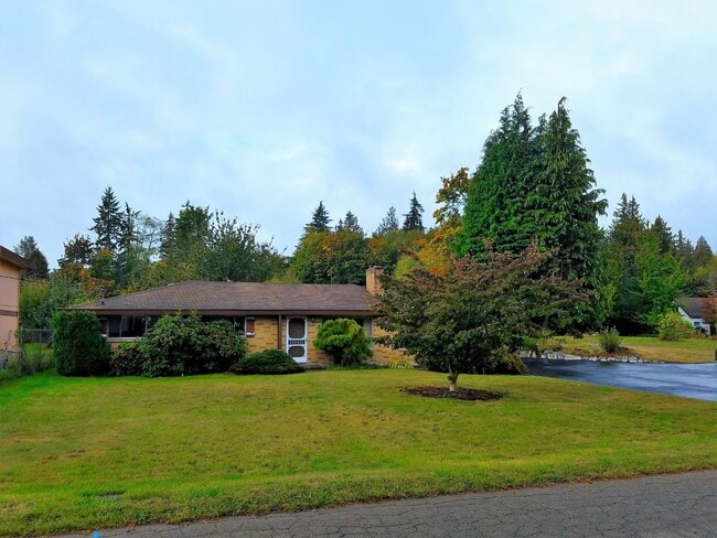 Primary Photo - Classic Mid-Century Modern Rambler In Port...