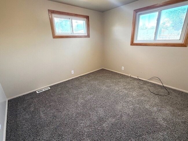 Building Photo - Newly Remodeled 3 bedroom One Level