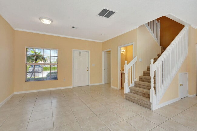 Building Photo - 1439 Hawthorne Pl