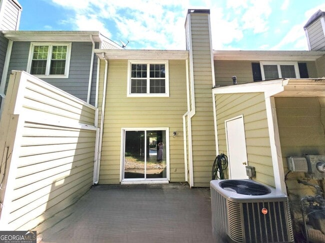 Building Photo - 227 Quail Run