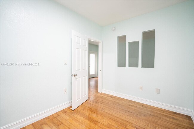 Building Photo - 7301 Carlyle Ave