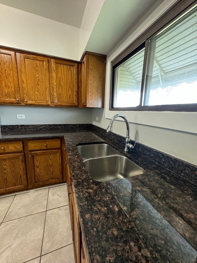 Building Photo - 2 Bedroom 1 Bathroom House in Calumet City...