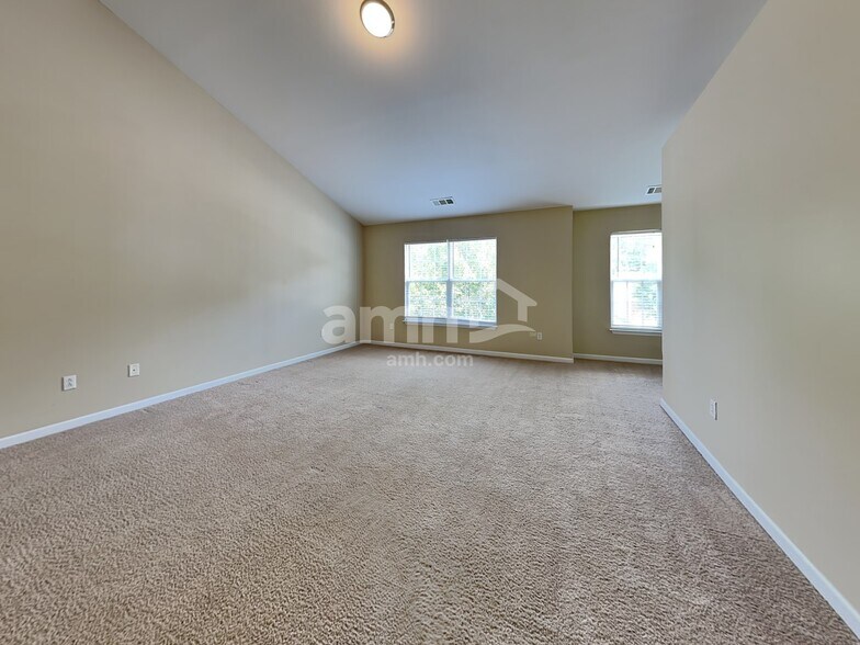 Building Photo - 11 Knoll Ridge Dr