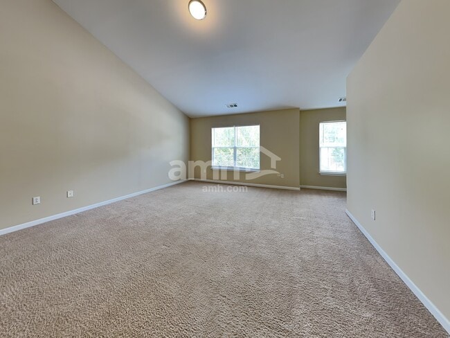 Building Photo - 11 Knoll Ridge Dr