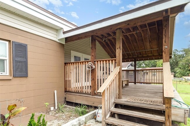 Building Photo - 932 Augusta St