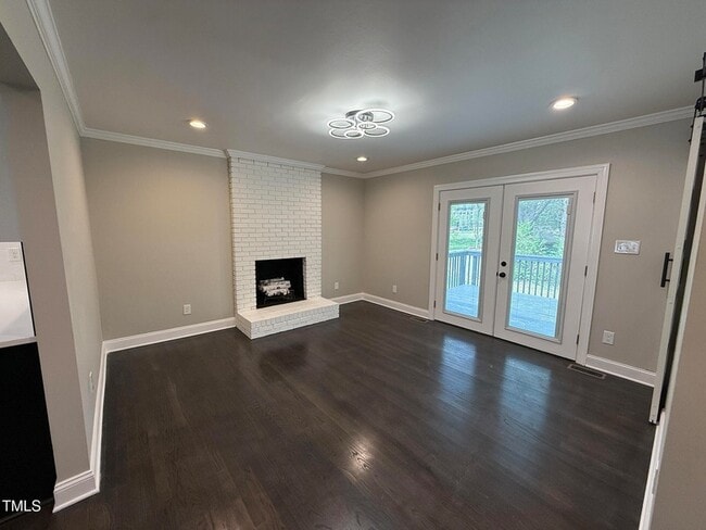 Building Photo - 215 Walnut St