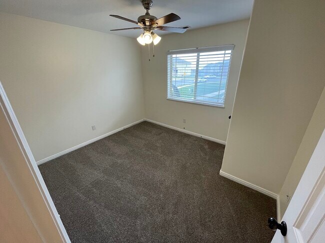 Bedroom 3 View 1 - 3812 E Rock Creek Rd