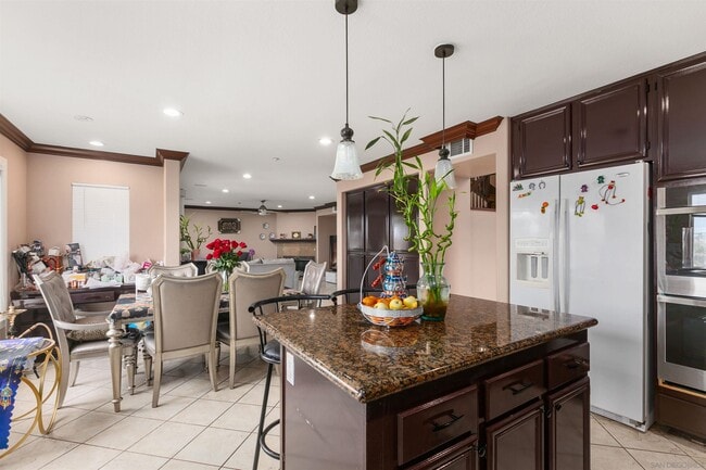 Building Photo - 10394 Valley Waters Dr