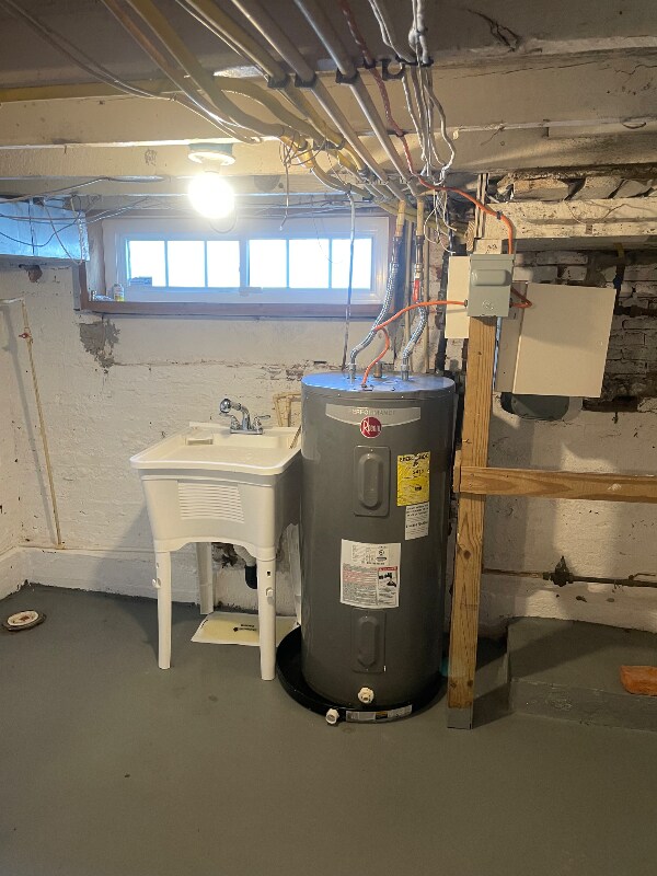 Building Photo - 3819 Mt Pleasant Ave