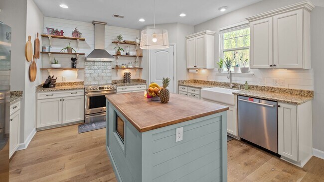 Building Photo - Beautifully Upgraded Home with Outdoor Fire Pit and Fenced Backyard in Buckhead East