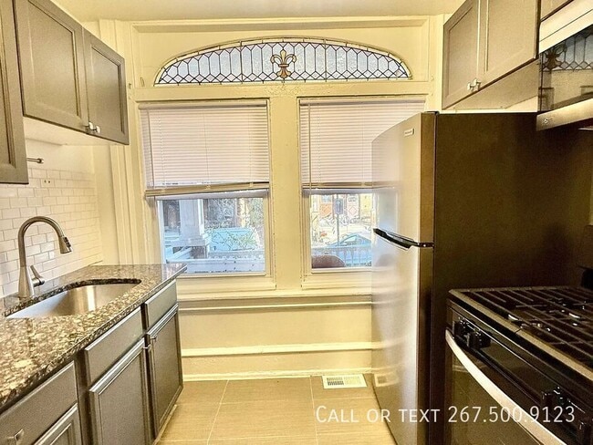 Building Photo - 236 Buckingham Pl