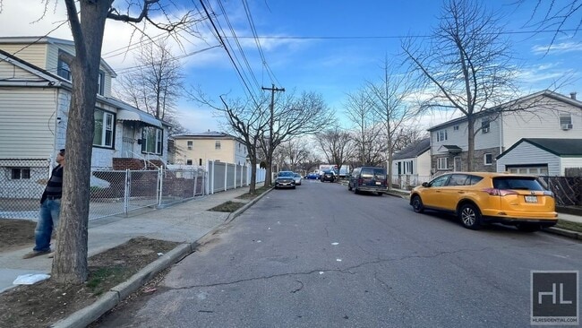 Building Photo - 123 AVENUE