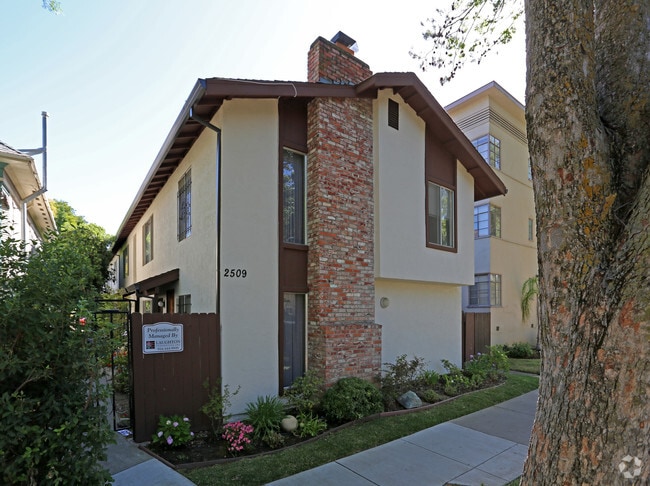 Primary Photo - S Street