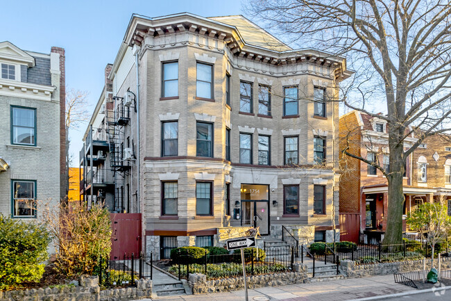 Building Photo - Lanier Apartments