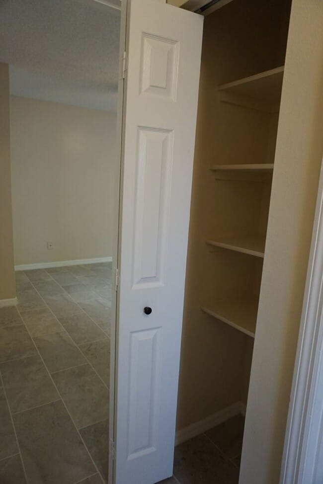 Building Photo - Clermont 2/2 Duplex with Lakeview