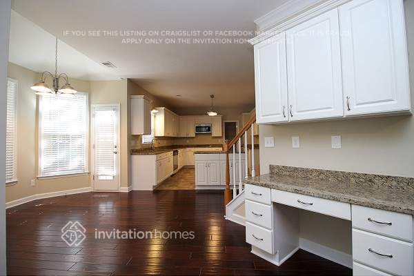Building Photo - 152 Twickenham Trce