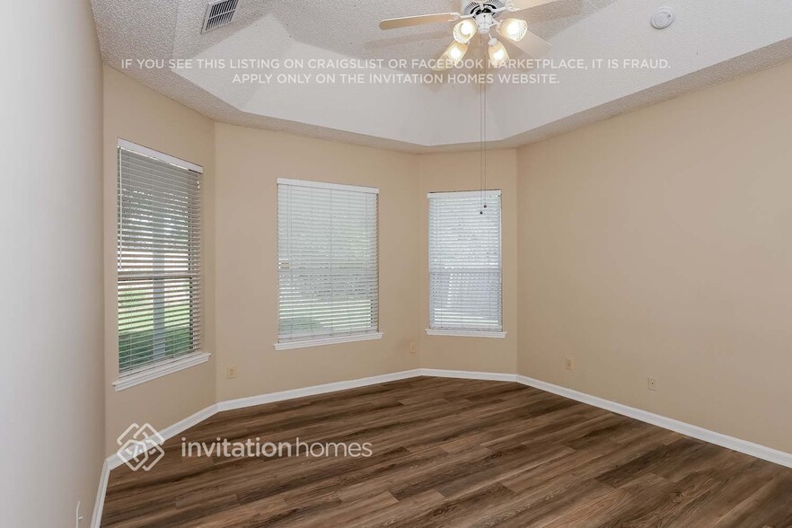 Building Photo - 11836 Lake Fern Dr