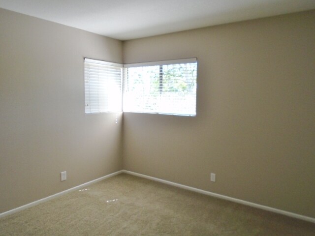 Building Photo - 31 Smokestone