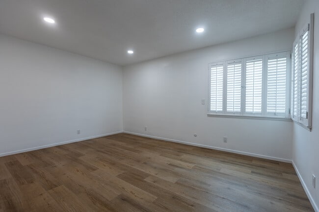 Building Photo - 1855 Alpha St