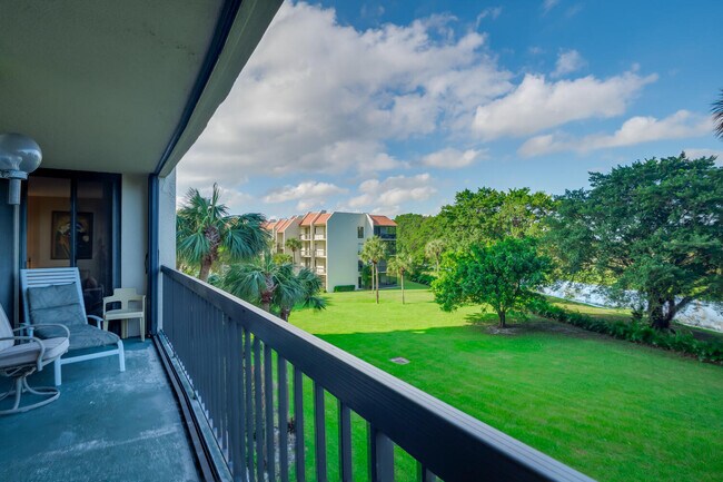 Building Photo - 2480 Presidential Way