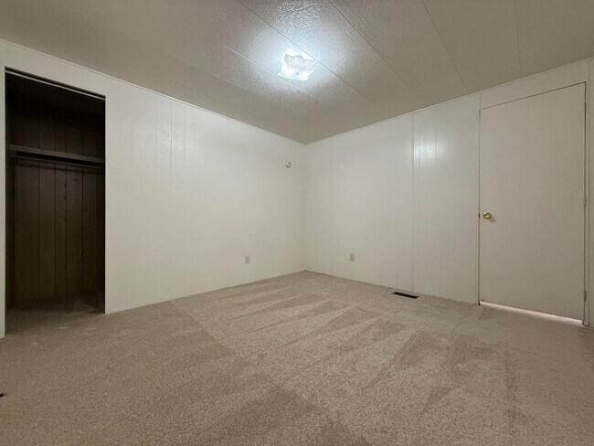 Building Photo - 2BR/2BA Mobile in Quiet Neighborhood