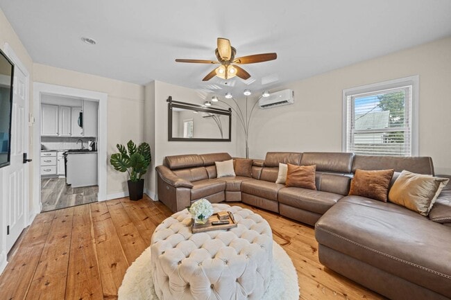 Building Photo - 266 Main St