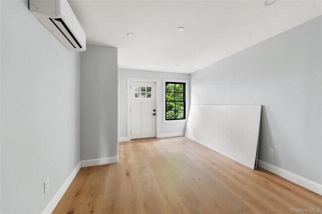 Building Photo - 356 S Tenth Ave