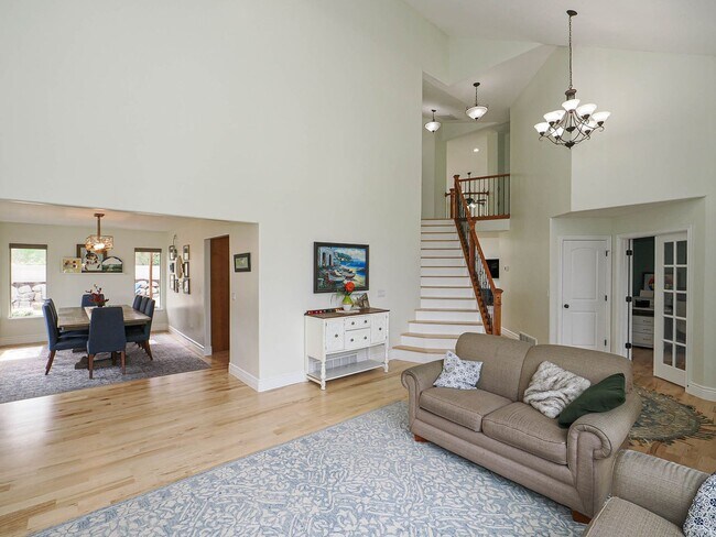 Building Photo - 4 Bedroom, 2.5 bathroom Bluffdale Home