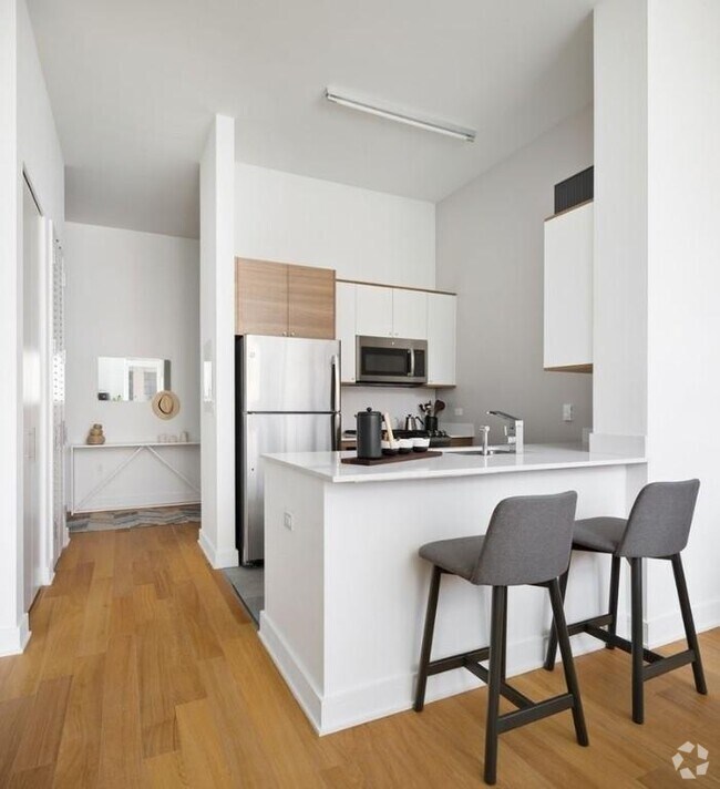 Building Photo - 1 bedroom in LONG ISLAND CITY NY 11101