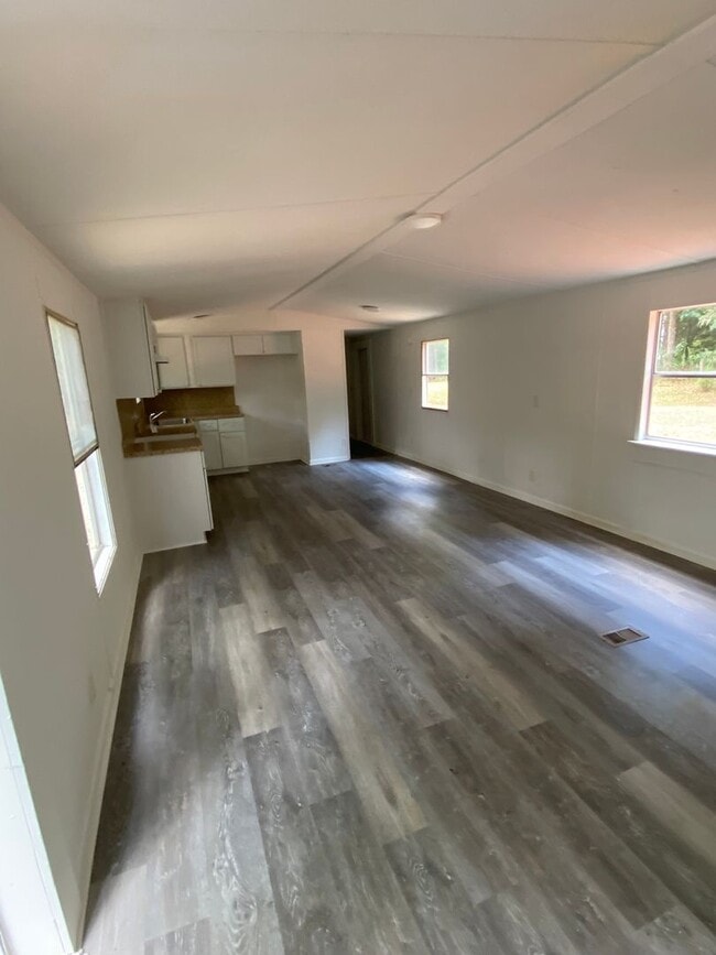 Building Photo - Newly remodeled home is located in Lancaster, SC 29720.