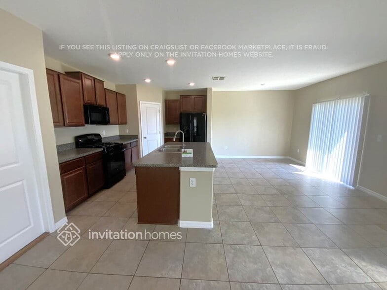 Building Photo - 5010 White Chicory Dr