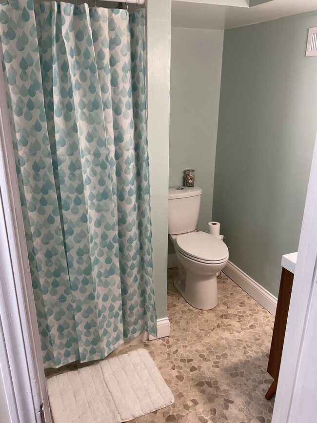 Building Photo - 530 Western Row Rd