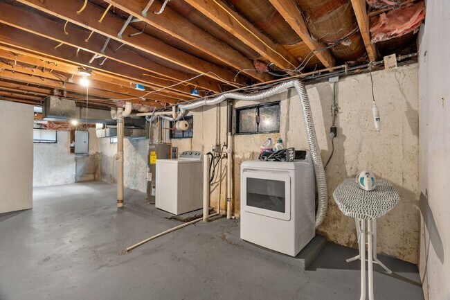 Building Photo - 11814 Flushing Dr