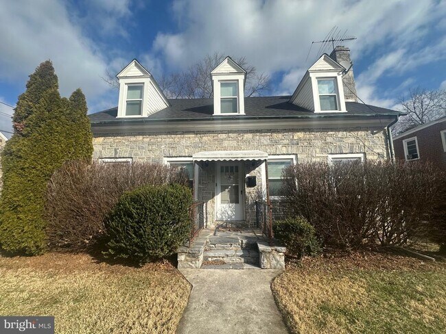 Building Photo - 1109 W James St