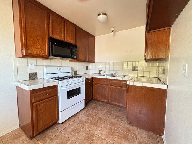 Building Photo - West Lancaster Apartment