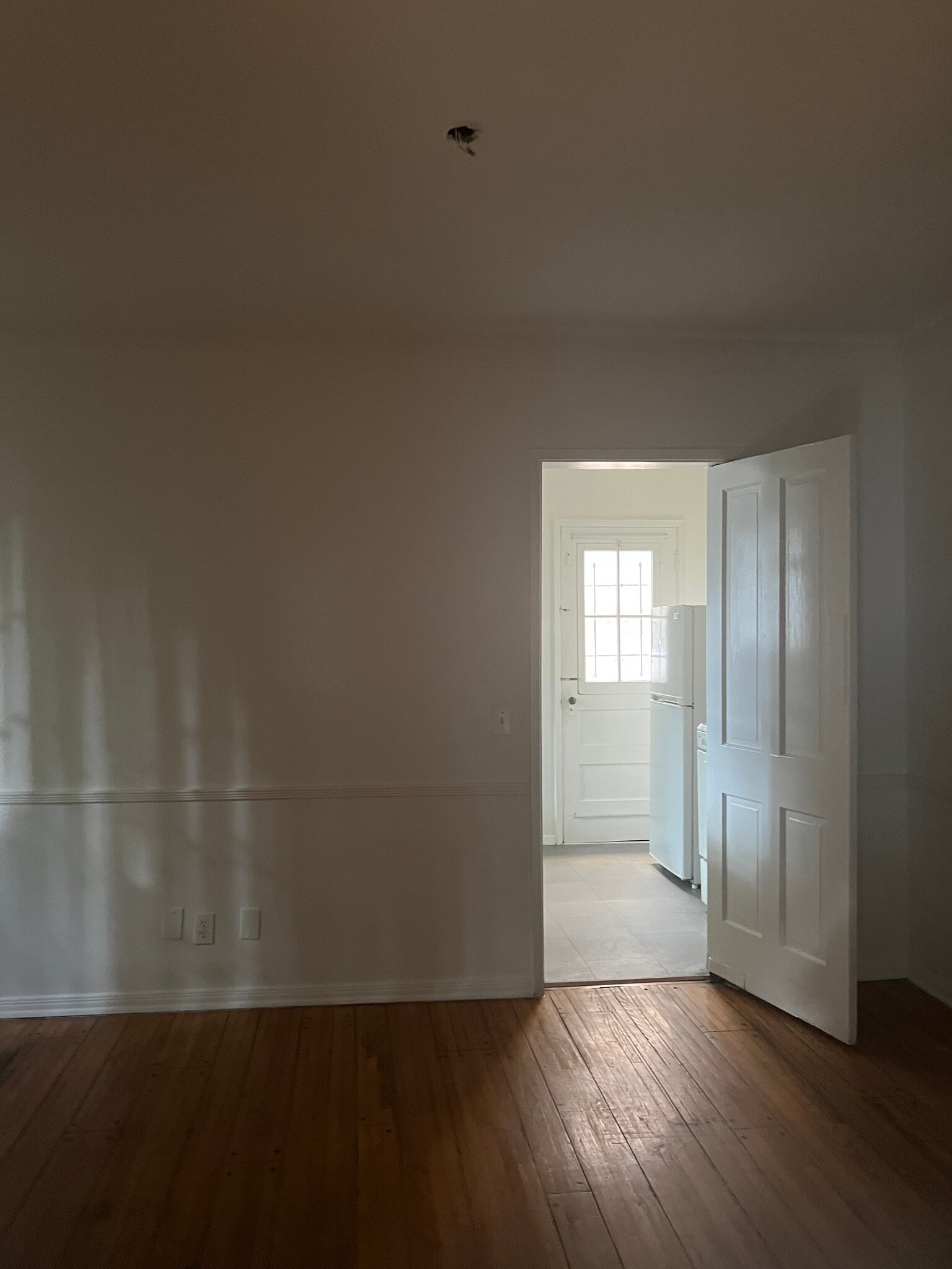 Building Photo - 330 N Palm Dr