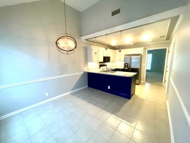 Building Photo - 1946 Black Fox Xing