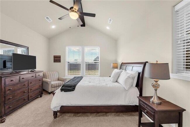 Building Photo - 442 SW Glover St